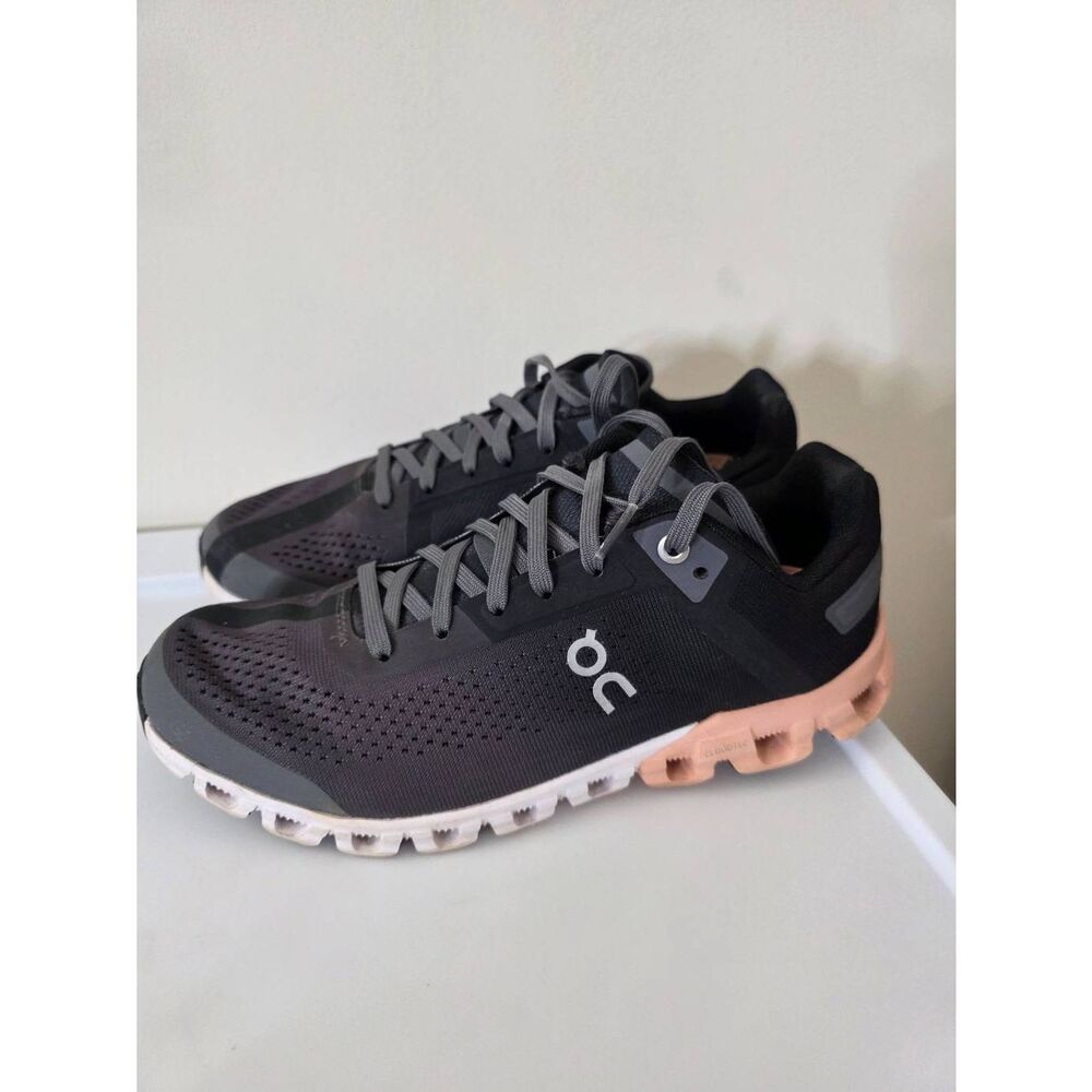 On Running Womens Cloudflow Shoe Size 7.5 Gray Black Peach Sneaker Trainer Activ
